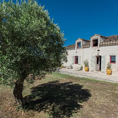 Les Artals بيت للعطل *