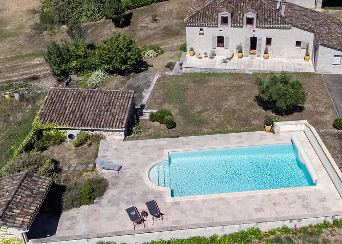 Les Artals בית נופש